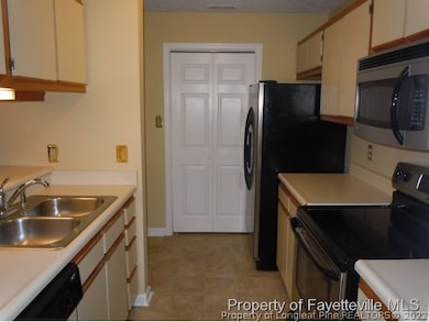 2700 Preston Woods Ln, Fayetteville, NC 28304 - photo 7