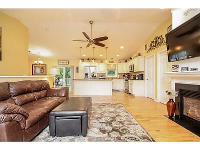 7 Petti Dr, West Warwick, RI 02893 - photo 4