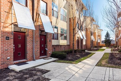 T 587 E Rich St00006
