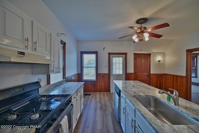 635 William St, Pen Argyl, PA 18072 - photo 4