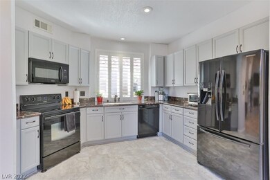 8330 Plum Creek Ct, Las Vegas, NV 89113 - photo 5