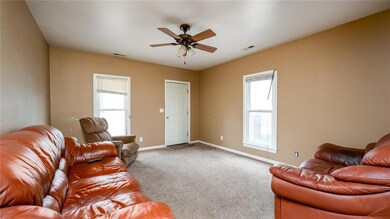 913 9th St SE, Cedar Rapids, IA 52401 - photo 3