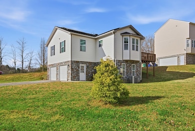 370 Robin Hood Dr, Christiansburg, VA 24073 - photo 5