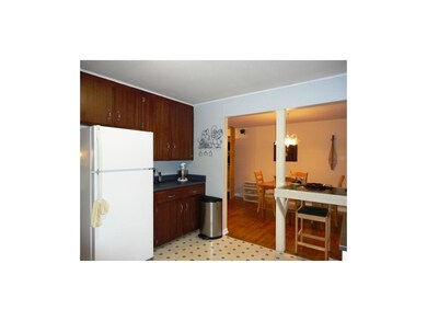 Kitchen & Breakfast Bar
