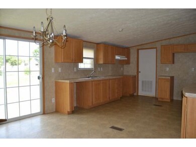 Kitchen / Dining area