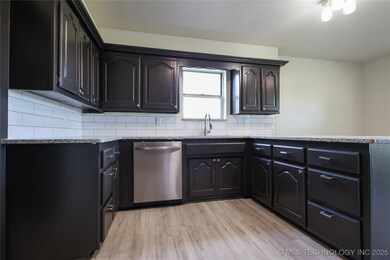 1803 Lakeview Dr, Sulphur, OK 73086 - photo 2