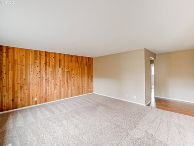 Living Room/Entrance