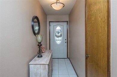 1805 E Hills Dr, Moore, OK 73160 - photo 4