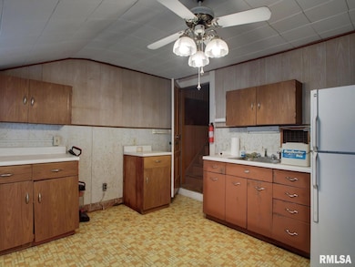 1029 N 11th St, Quincy, IL 62301 - photo 4