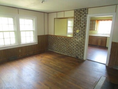 1878 Sechrest Cir, High Point, NC 27263 - photo 5