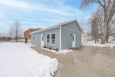 303 Middle St, Three Rivers, MI 49093 - photo 2