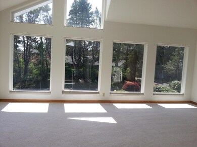 941 NW LANAI LIVINGROOM BIG WINDOWS