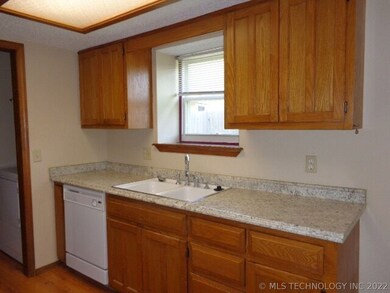 1901 E Reno St, Broken Arrow, OK 74012 - photo 4