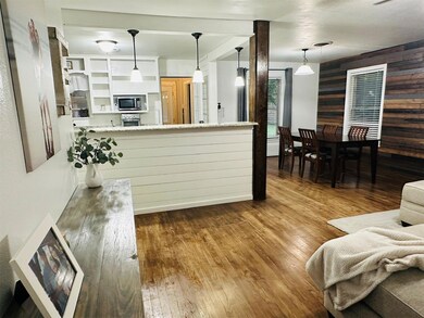 1301 N Howeth St, Gainesville, TX 76240 - photo 4