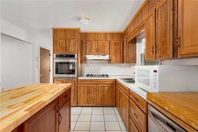 234 Dawn Blvd, Woonsocket, RI 02895 - photo 5