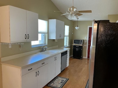 6910 SE Lillian Ct, Stuart, FL 34997 - photo 3