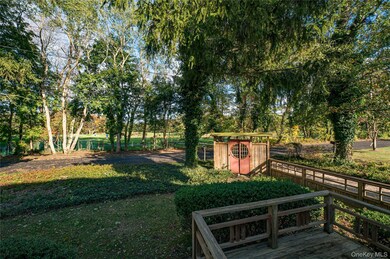 424 Evergreen Ave, Hauppauge, NY 11788 - photo 4