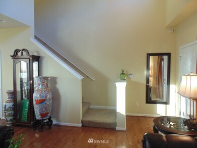 Open Beautiful Hardwood Entry with Tall Ceilings.