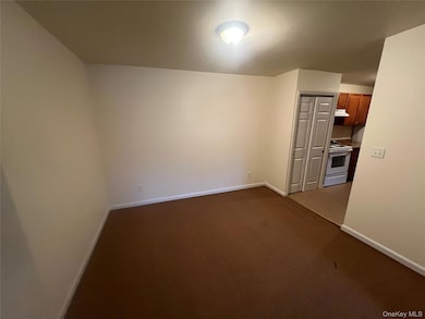 408 Carpenter Ave unit 24, Newburgh, NY 12550 - photo 5