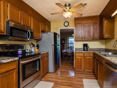 211 Scottlynn Dr, Asheville, NC 28806 - photo 5