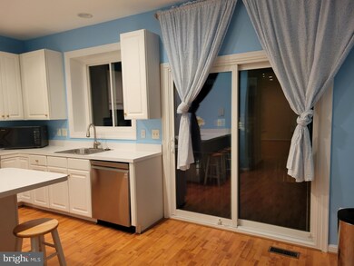 2370 Woodland Pond Ln, Herndon, VA 20171 - photo 5