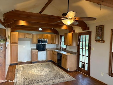 133 Madison Ln, Trenton, NC 28585 - photo 2