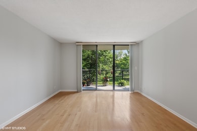 511 Aurora Ave unit 108, Naperville, IL 60540 - photo 3