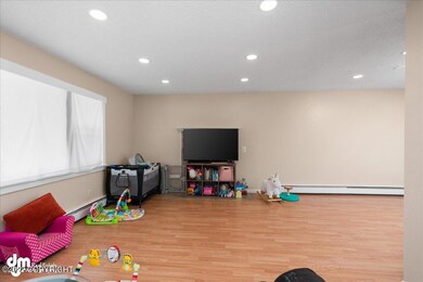 06-Living Room_MAX4527