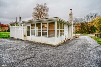 1054 Butter Ln, Reading, PA 19606 - photo 3