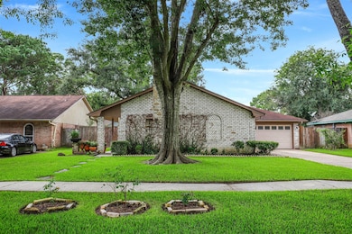 7519 Ashmole Ln, Houston, TX 77088 - photo 2