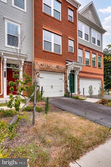 2716 Wessex Cir, Hanover, MD 21076 - photo 4