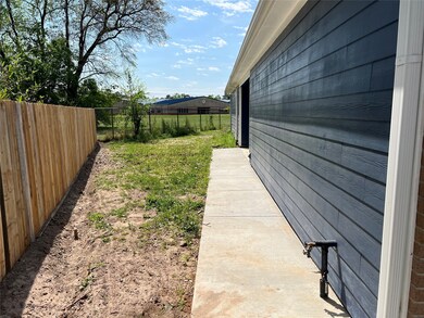 6006 Shady Timbers Dr unit A, Houston, TX 77016 - photo 2