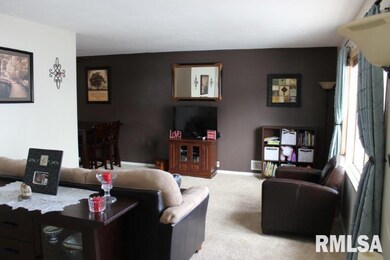 1528 14th St, Bettendorf, IA 52722 - photo 3