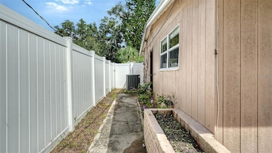 2127 Vinson Ave, Sarasota, FL 34232 - photo 4