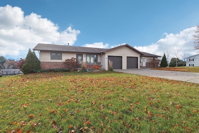 213 W Garfield St, Mount Horeb, WI 53572 - photo 4