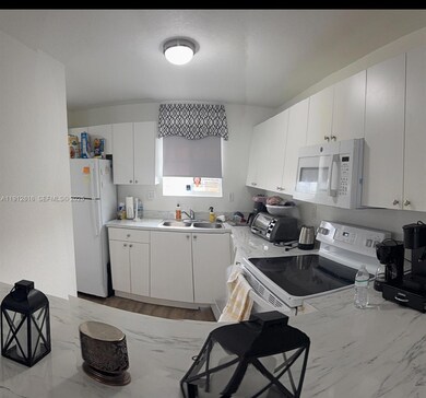 142 SW 3rd Ct, Florida City, FL 33034 - photo 3