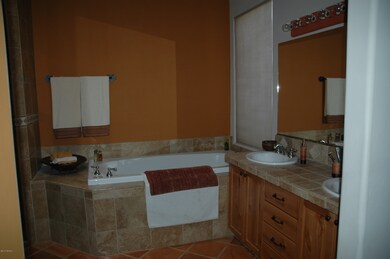 Jetted jacuzzi tub