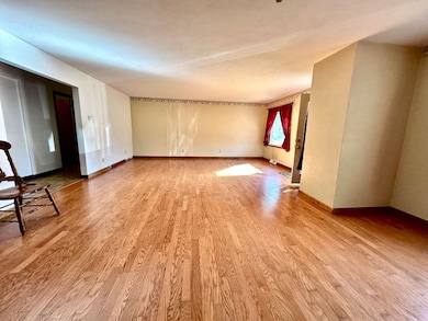 409 S Main St, Flora, IL 62839 - photo 7