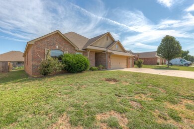3318 E Fairmont Place, Broken Arrow, OK 74014 - photo 3