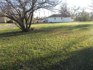 125 N Hinkley St, Moberly, MO 65270 - photo 7