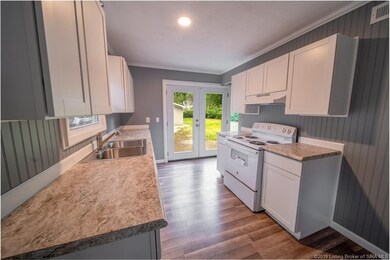 913 Poplar Dr, Jeffersonville, IN 47130 - photo 4