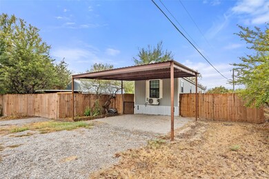 788 Lois Cir, Granbury, TX 76049 - photo 3