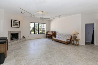 004_Living Room