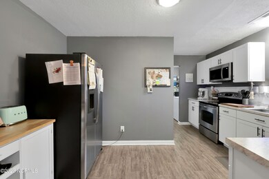 109 Royal Ct, Jacksonville, NC 28546 - photo 5