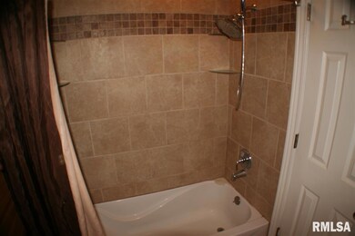 1205 Meadow Lane Dr, Bettendorf, IA 52722 - photo 7