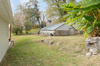 1013 Riverside Dr, Columbia, TN 38401 - photo 5