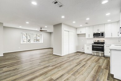 104 Mary Ann Dr, Friendswood, TX 77546 - photo 5