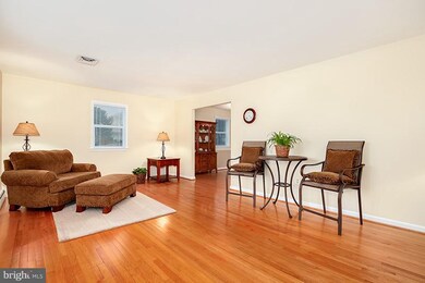 906 Lee Ave, Sykesville, MD 21784 - photo 6