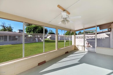 10407 W Deanne Dr-large-018-018-10407 W