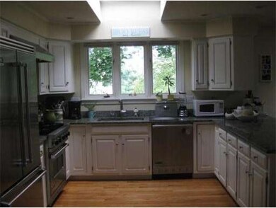 11 Barry Cir, Amherst, MA 01002 - photo 6